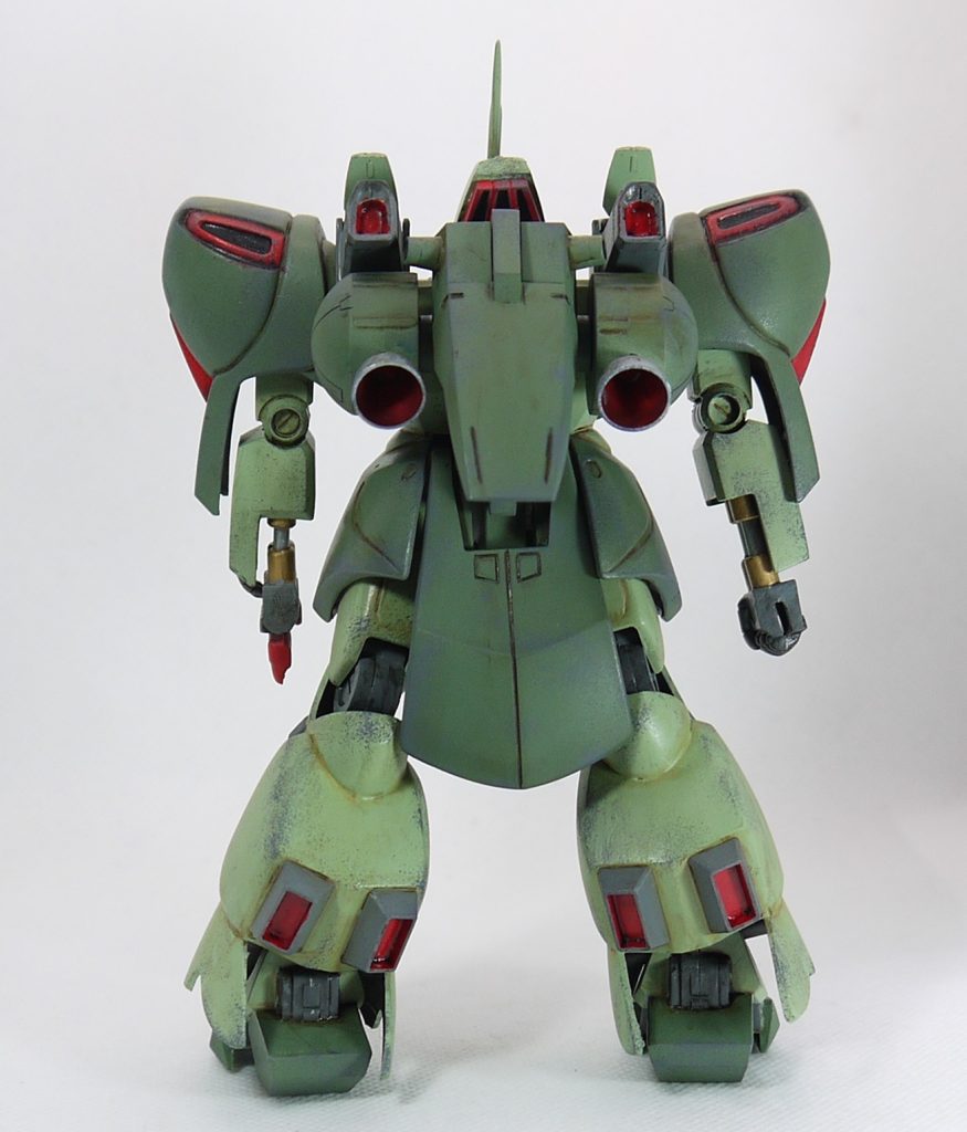 そして頭部が前後に長いので、ミライトを仕込んでみました。むき出し状態なのでかなり明るいですね。固定と接続にひっつき虫を使っています。