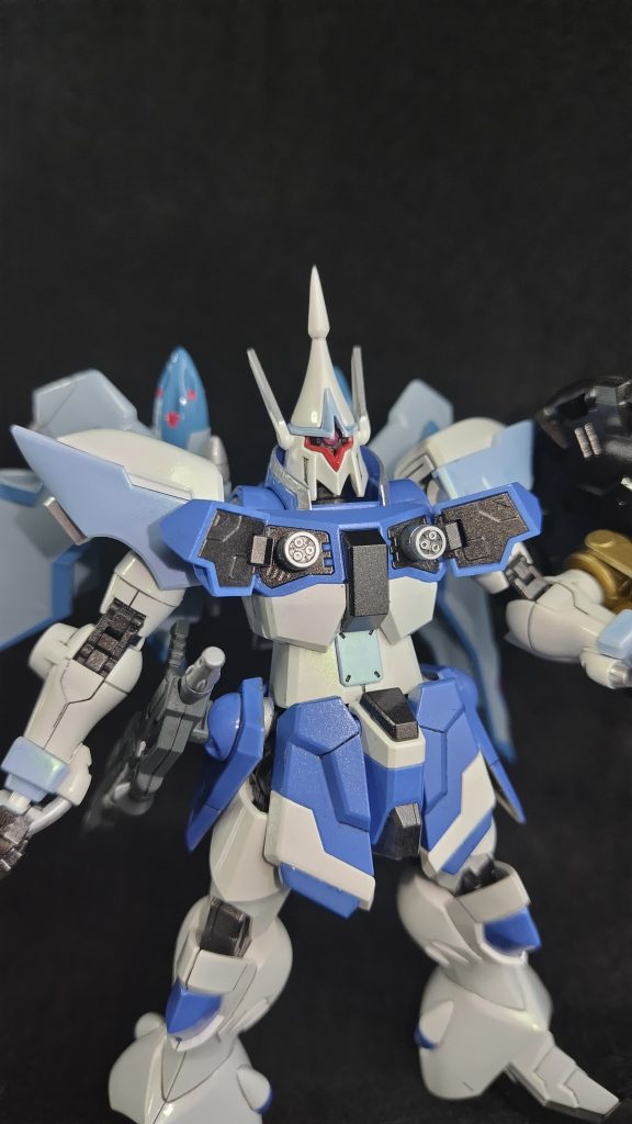 胸には3連のガトリング砲。確かにこれだけではシンからの援護射撃の要請は受け入れがたいですね。それにアグネスはこの装備はあまり好きではないのでしょうか。たぶん。だって・・・