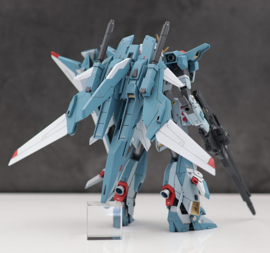 とは言ったものの、完成したら色くらいしか似てなかったような気がします笑本体は首、腹部にスペーサーを入れ、上腕にプラ板追加で各1mm延長。肩センサーはビームキャノンに。脚部にウィングと左腕、腰にグレネードを追加。 新たにバスターライフルとシールドブースターも製作しました。