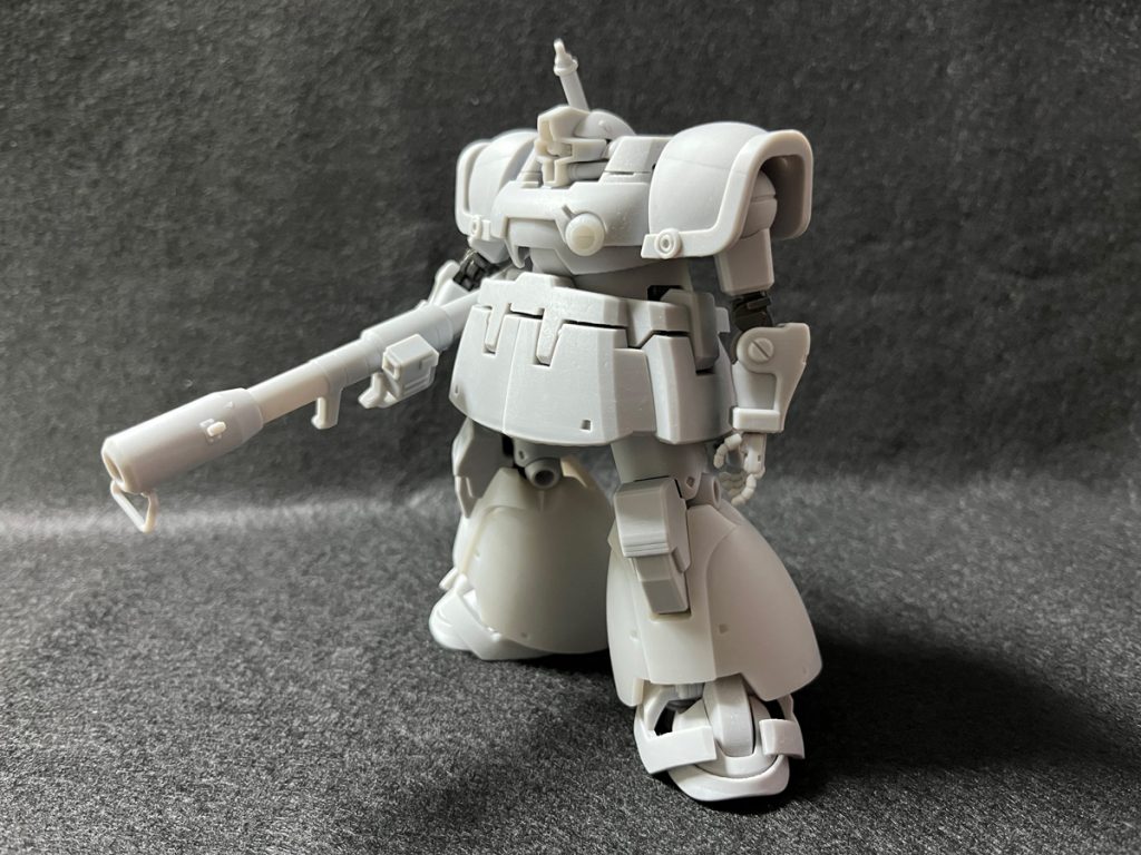 可動部は元キット？ザクの優良さに支えられている。だんだん不憫に思う様に…部品取りで終わらず、いつかザクもやる？…(-_-;)。