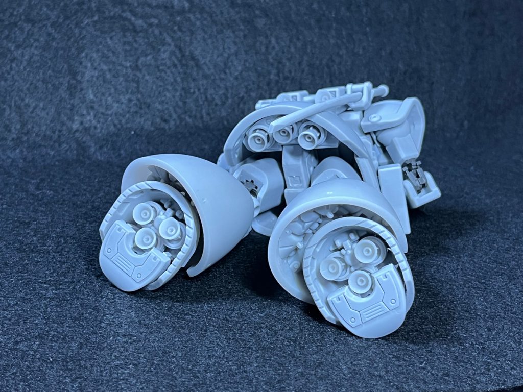 リック・ドム：空間戦闘仕様は専用ホバー機構をザク爪先+スラスター/カバーに割り切り換装する事で早期のロールアウトとコストカット/軽量化を同時に実現した設定。軽快歩行可能。スカスカ感も好み。