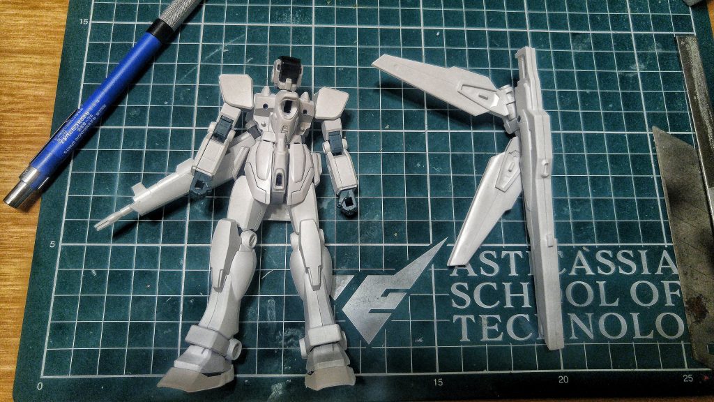 全体の調和を合わせるために一旦白で塗りました