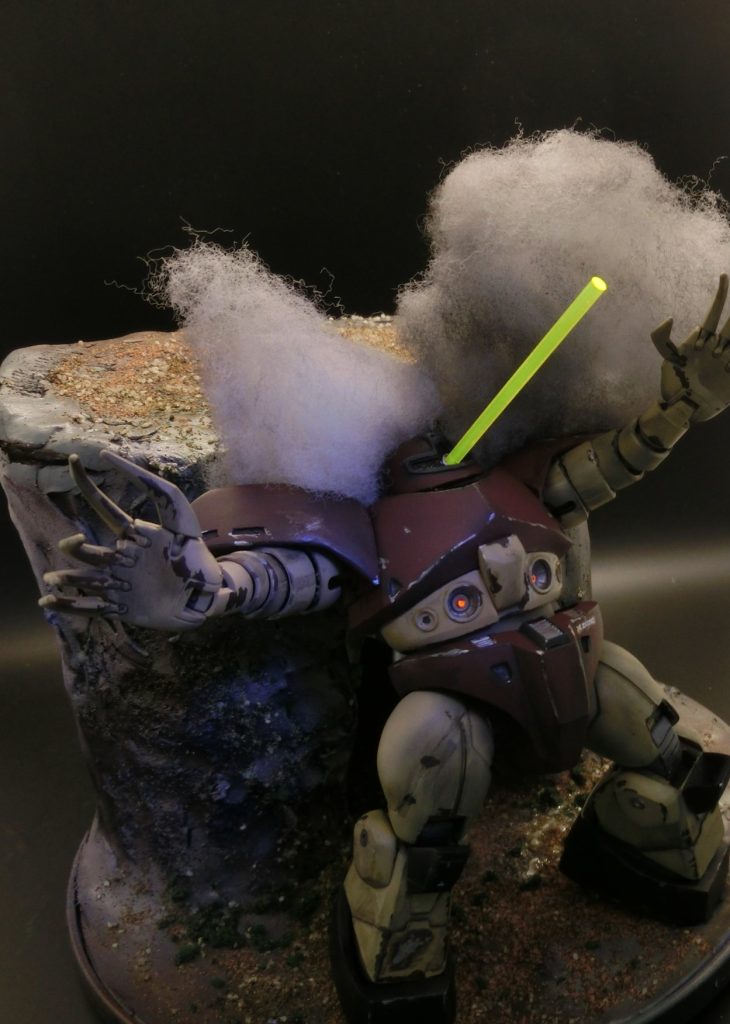 モノアイを直撃