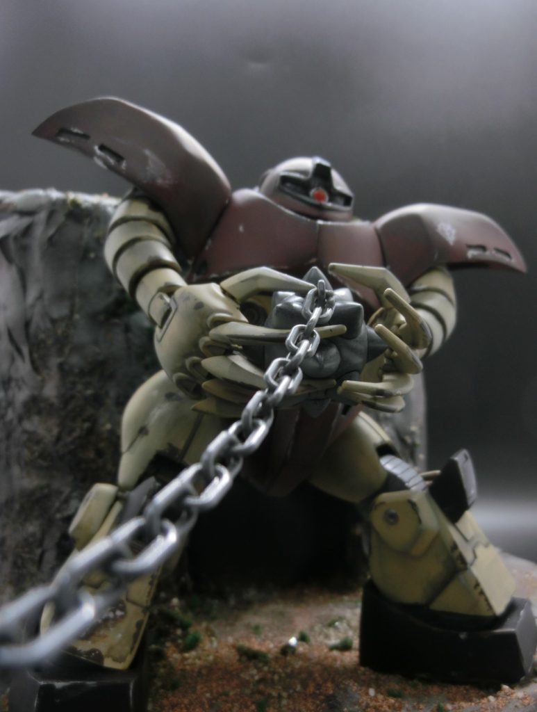 お決まりのガンダムハンマーをキャッチ