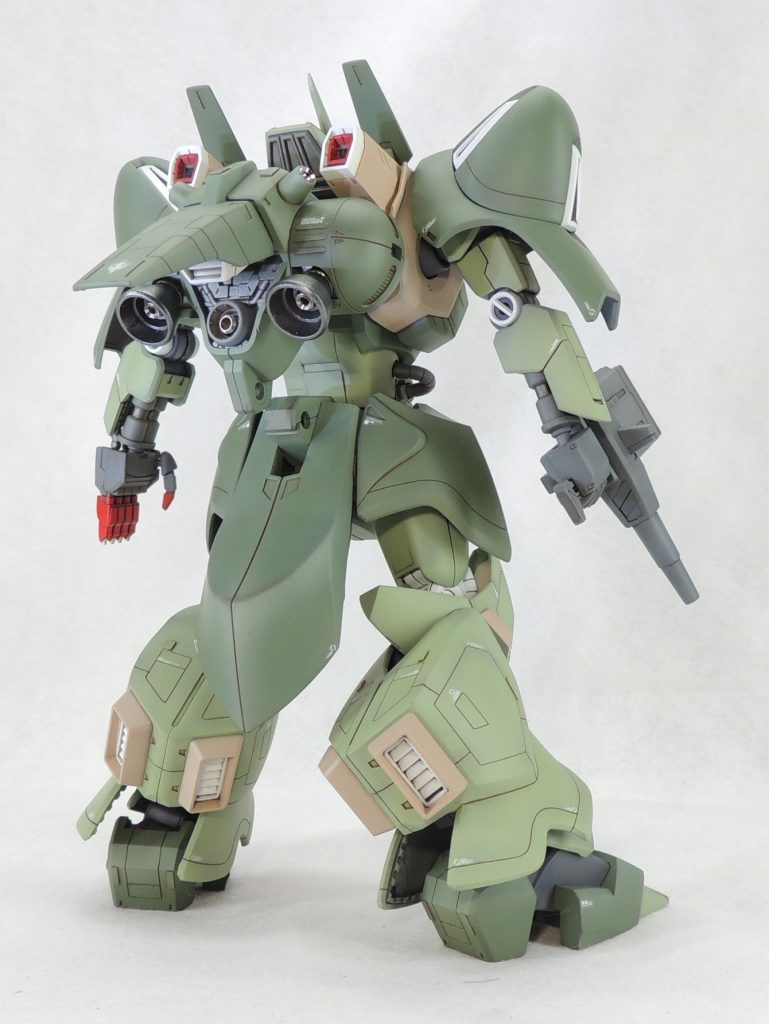 ■塗装について⑴先述したカラーのうち、機体色の大部分を占めるグリーン系については、立体感を強調する目的でカラーモジュレーション塗装を行い、茶系のフィルターをかけて仕上げました。