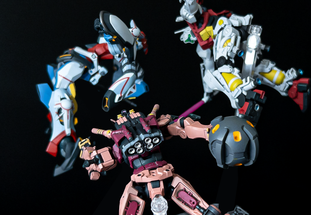 ボガタ機そっちのけで三つ巴ポージング後にアクションベースを活用して撮影しましたが、ここまで入り組んだポーズだと完全に消すのが難しく一部のスタンドパーツは消すの諦めた🫣ちなみにガンダムハンマーは3mmのプラ棒でハンマーと手首をダイレクトに接続してます😆