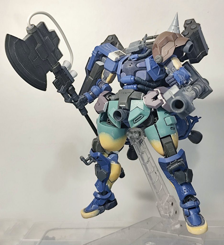 最終段階。アックスのディテールを詰め、頭部も改造、左肩はMSスパイクを移植して漢のMS感を演出。