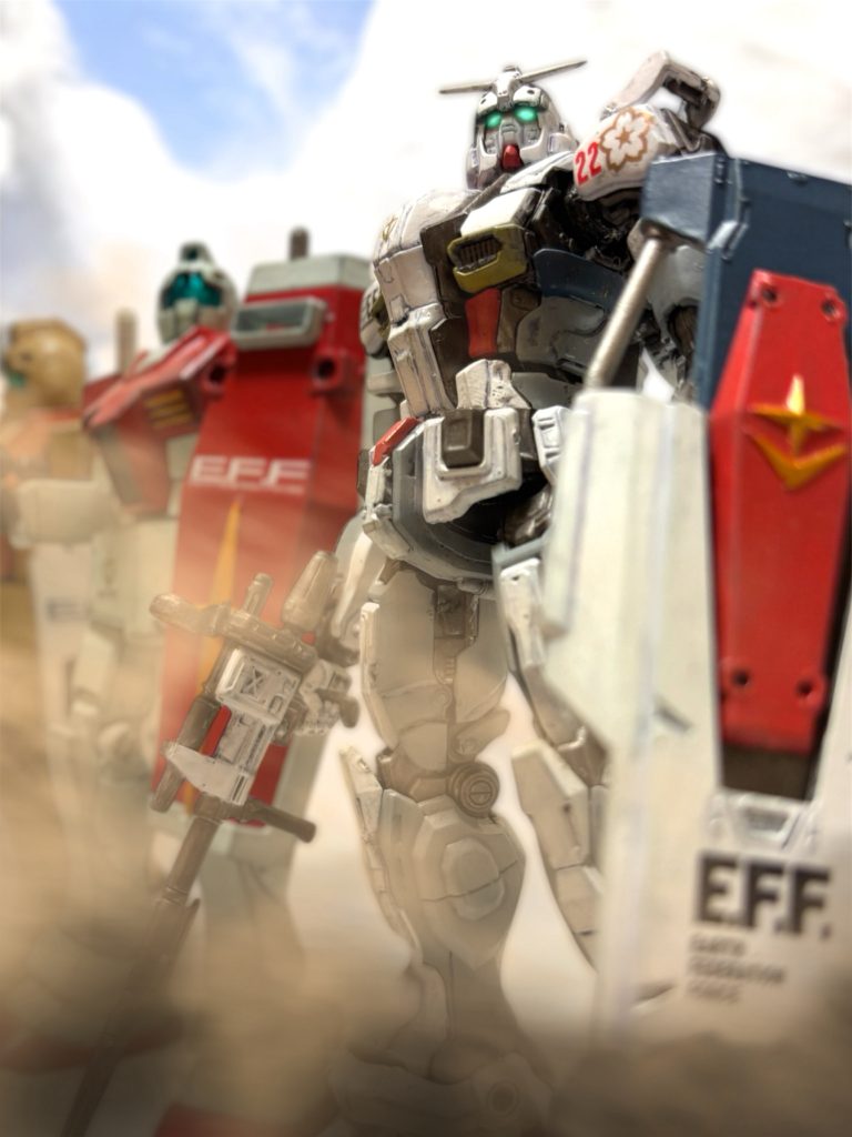 予定していた進軍経路のやや北から、嫌なプレッシャーを感じた。ミヤギが進んでいる方向のはずだ。「進軍方向を変える。」ヘントの率いる中隊と、ミヤギの中隊とは、攻撃地点をややずらして、敵拠点にプレッシャーをかける予定だった。「ミヤギ曹長の中隊と合流する。」命令違反の上に、周囲には