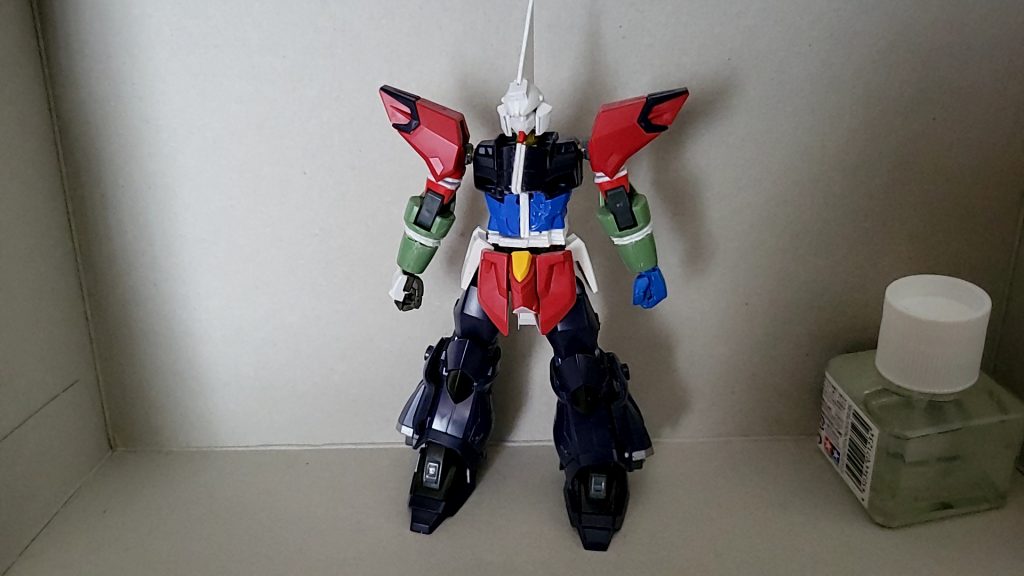 胴体と腕(二の腕と肘回り)を2㎜ずつ延長イモジャのフロントスカートを少し加工サイドスカートは00ガンダム