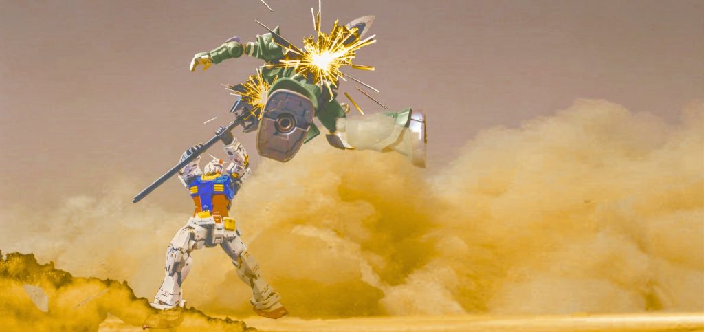 最後に、PCを使った画像処理です。ビルダーズノートで、ガンプラデジラマメーカーがリリースされましたが、見ているかぎりでは、AIでガンプラを切り抜いて、プロンプトに応じた背景を出力、合成しているようです。 生成される情景画像に透過性は付与されていませんので、このような砂煙の中に、脚部が薄ら確認できるとか、火花の奥が透けるというようなエフェクトの重ね合わせが、今のところできません。あくまで、リムーバと背景合成なんですね。そして、生成AIあるあるですが、なにが出力されるかは、ガチャなんです、出るまで分かりません。おそらく、月5回とか、初回**回まで無料で、それ以上の利用は、何らかの課金誘導があるのではと、、、  対し、今回のようなPCでの画像処理は、ガチャと違い、課金することなく、納得がいくまでできますし、特定の画像に透過性を付与させるのも自在です。方法は、そんなに難しくありませんので、ご興味があれば、コメントください。   では、次回の投稿も見ていただけると、非常に嬉しいです!