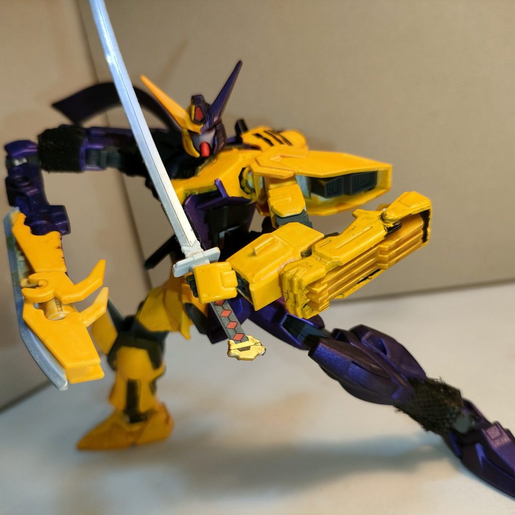 　前回タイガーマスクになってたビルドストライクニンニンコミックガンダム君です。3度目の改造でございます(gundam-kao5)　皆様楽しんでいただけたでしょうか(笑)?