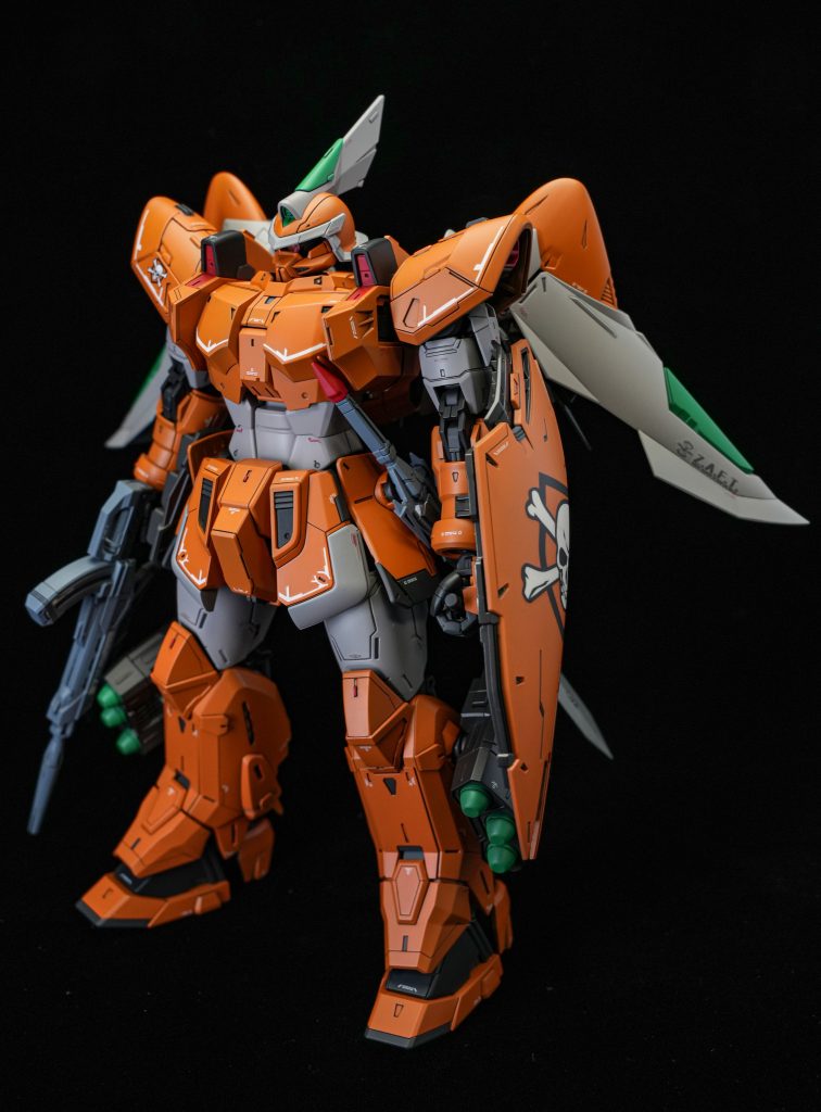 本体オレンジはオレンジ8+サンディイエロー2くらいとし説明書のカラーレシピより少し彩度を下げています。白パーツも明るすぎて浮くと思ったのでニュートラルグレーとブラウンを多めにいれて落としています。本体ブラックはミッドナイトブルーを使用しています