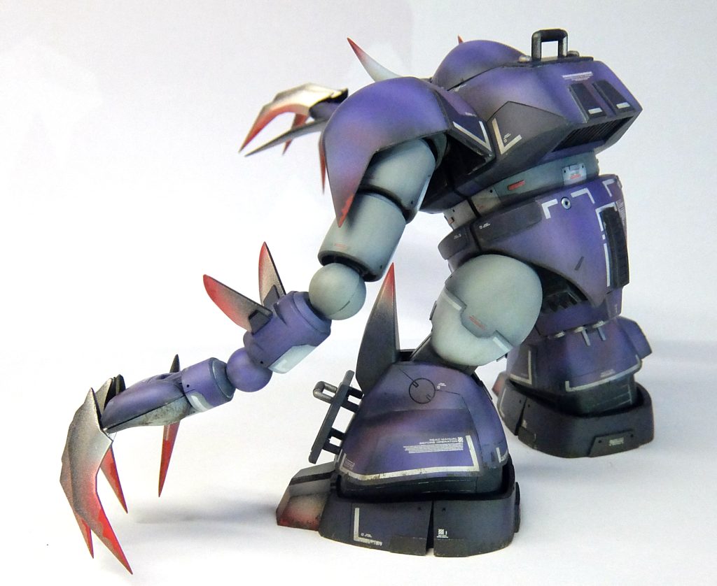 とってつけた様なランドセル似合わへんよな・・・　→使うのやめ！　プラ板＋パテで背中一体化推進装置に。肩アーマーもボリューム増やしたいなー→プラ板＋パテで延長。