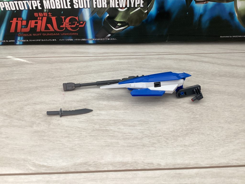 武器ナイフとビームスナイパーです。ビームスナイパーはデュナメスのものを流用しました。