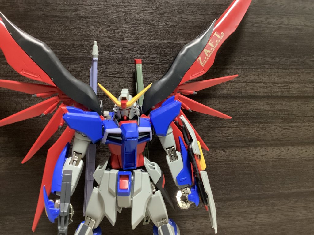 ウイングにはザフトのデカールを貼りました。