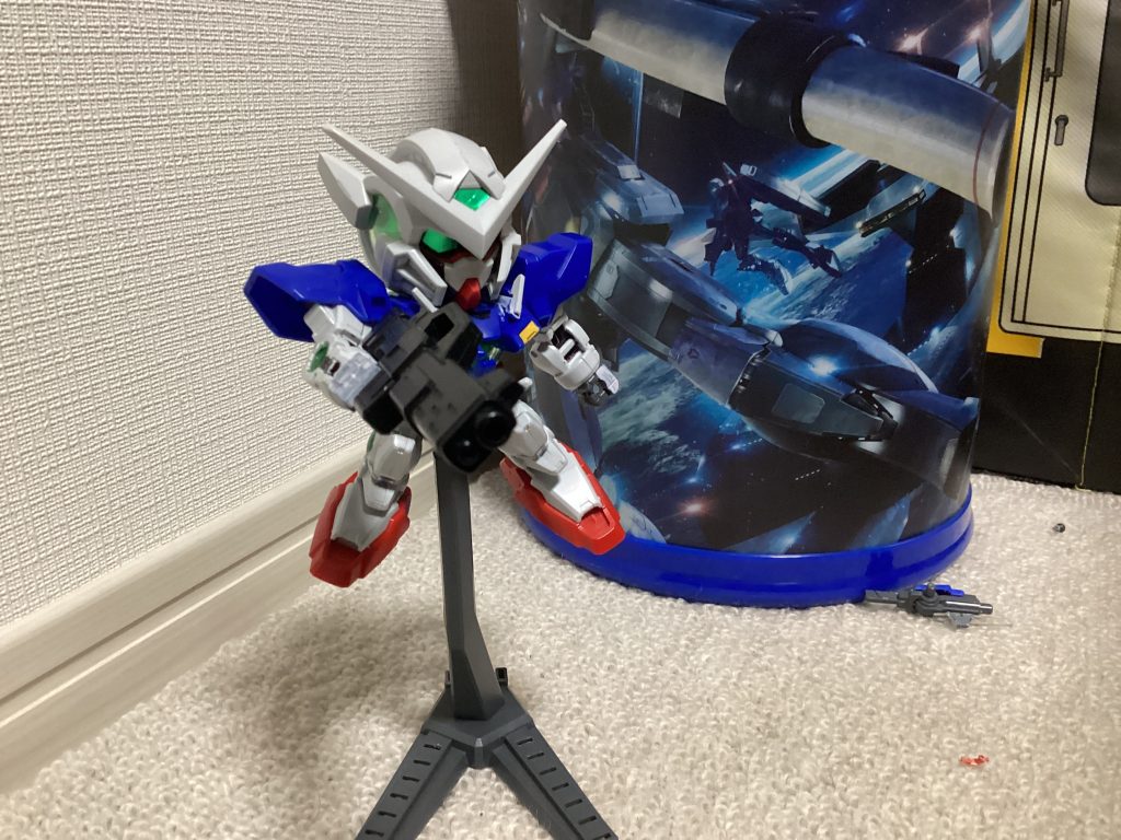 第三世代機がベースですが実験機ということでGNドライブの粒子生産量がツインドライヴと同じくらいのまでにリミッター解除されています(ルイーゾの要望で)なのでGNドライブは不安定です。いきなりショートするかもしれませんプルトーネの悲劇が起こんなかったのでシャルはそのままマイスターです。