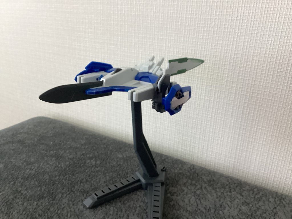 装備はGNソード改試作型とGNソードでGNドライブは搭載してないので大容量GN粒子貯蔵タンクです