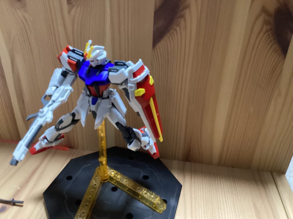 対ビームコーティングラミネートシールド形状はそのままに素材がラミネート装甲材に変わりました。