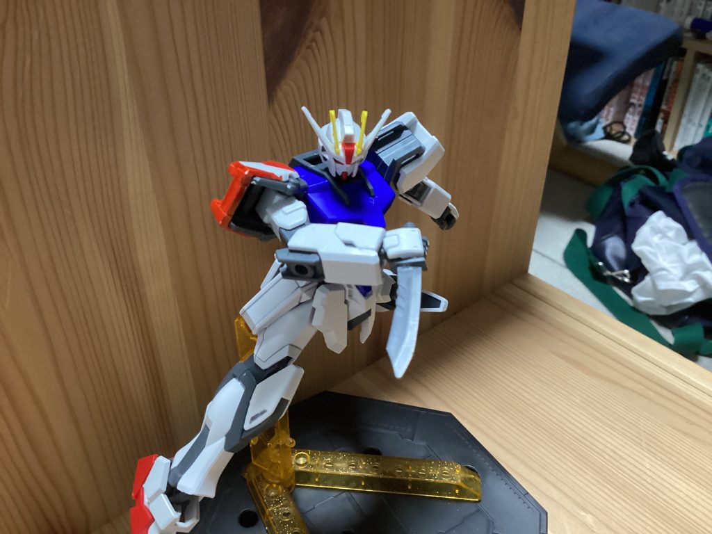 アーマシュナイダー改アーマシュナイダーの改修型です。刃を振動させることで切れ味を最適化させます。某アニメのナイフと同じ設定ですw