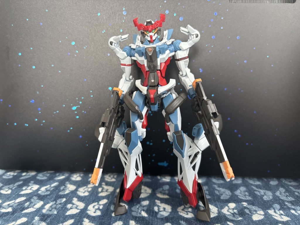 ジークアクスは背部にボールユニットを取り付けるためにスラスターを外して膝横に移植しました。