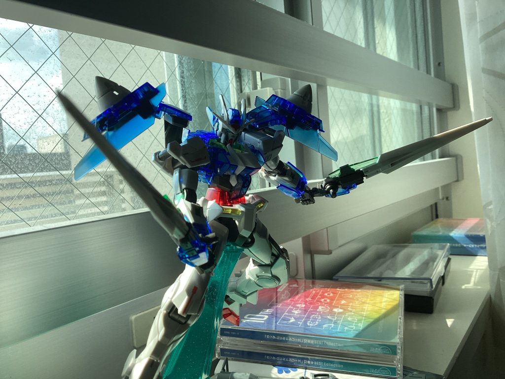 格闘ポーズGNソードIIソードモードを二つ構えさせました。