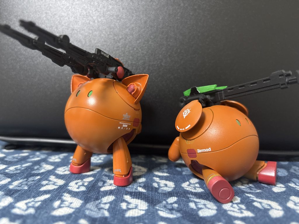 誰がなんと言おうとボールユニットです。異論は認めます。球体型でオレンジ色、本家と遜色ないですね。少しばかりアレンジして自立できるようになりました。