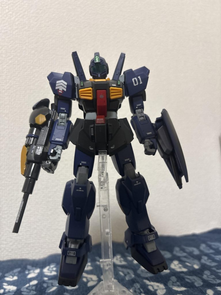 手を加えてた点は頭部を取っ替えたところとビームカノンの製作とシールドの加工ぐらいです。