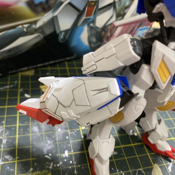 前回はZガンダムをバルバトス風に改造していましたが、結局バルバトスをZガンダム風にする事にしました。脚をそのまま腰につけて推進装置ということにしてます。（2枚目）