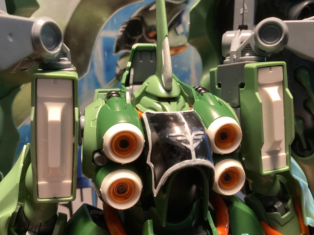 頭部分と胴体です。