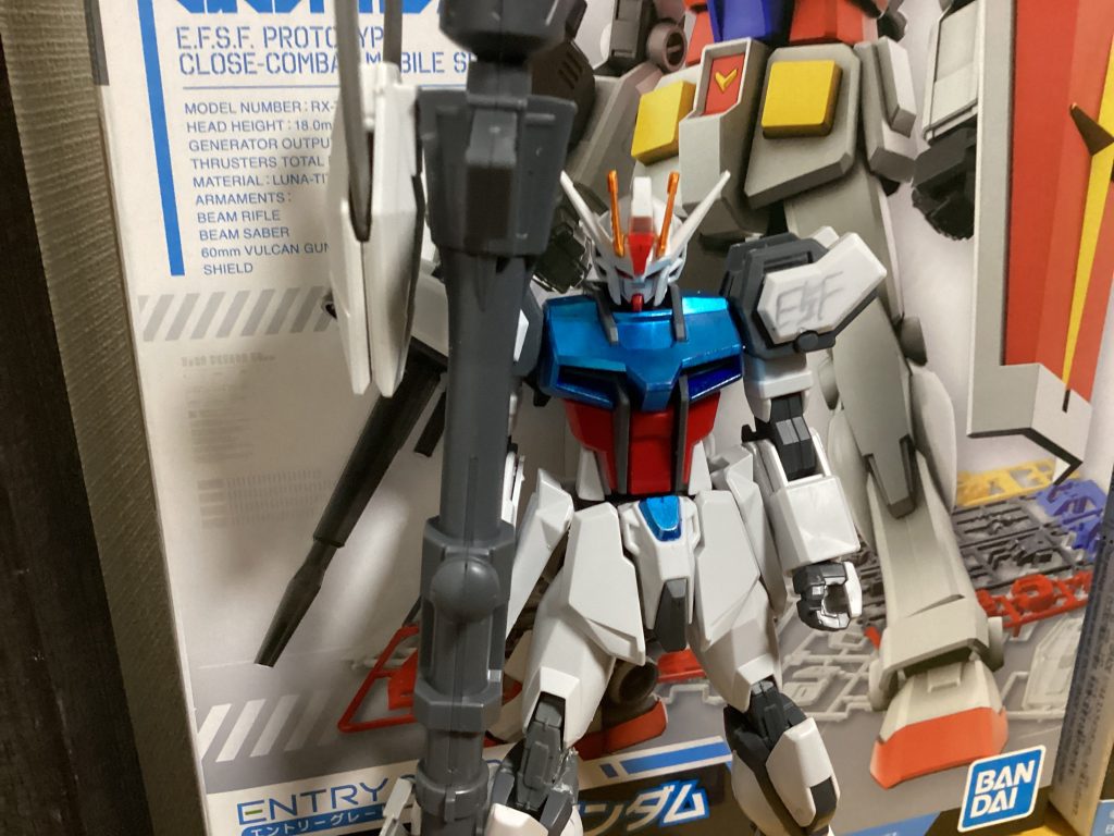 全体的にカラーをメタリックにしつつ、ストライクバズーカにネプテイトユニットを取り付けました。