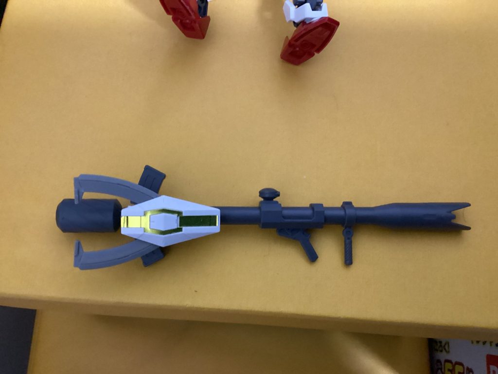 ビームバスーカ(拡散式)これが武装です。ネプテイトユニットを取り付ける時に最初は穴を開けてましたが最終的に接着しました。