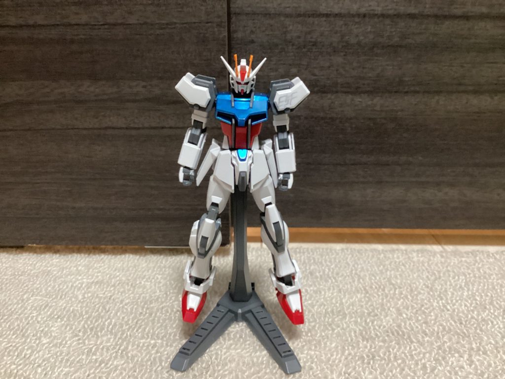 本体右足をエクシードギャラクシーのものに取り換えました。この改造のせいで右足の関節は動かなくなりました。ちょっとメタリックカラーを使い過ぎてるのでこれからは通常カラーも使おうかなーと思います。