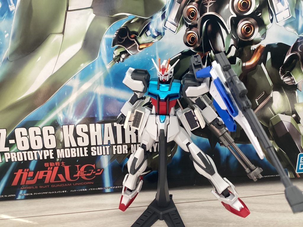 特にカラーは変えてません。右足は関節あたりをいじることで動くようにしました。