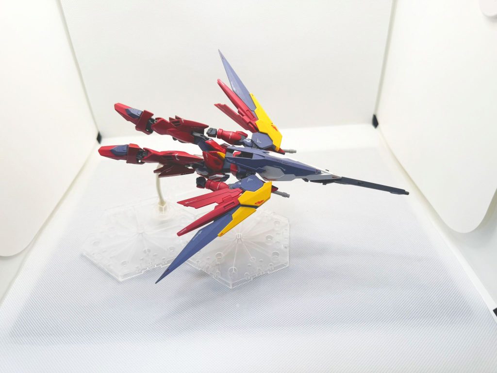 もともとの発想としては、イモジャの変形？MA形態？？がどうしても納得がいかず、そこでリナーシタの足とバックパックを移植。あとはリナーシタの色をイモジャに合わせて塗装。