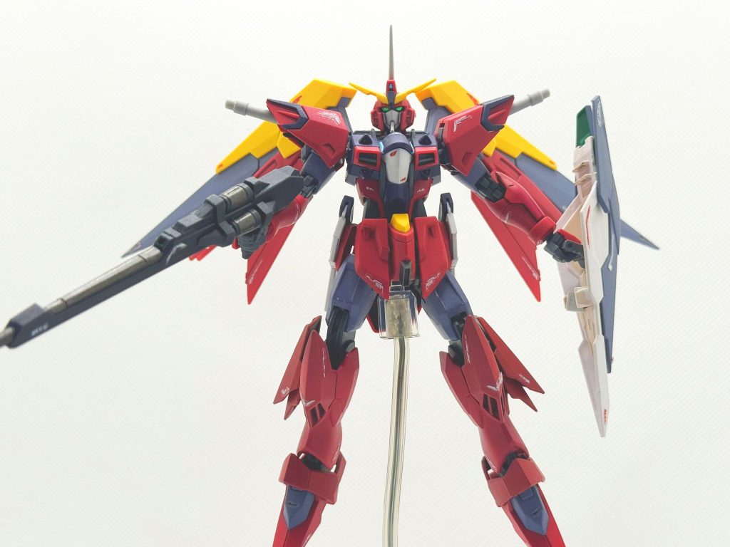 という事で、全体的な色味を合わせる感じで塗装しました。ふともも・腕・羽根・シールドのグレーはディスペイのグレーで筆塗り。ムラにならずに塗れました。