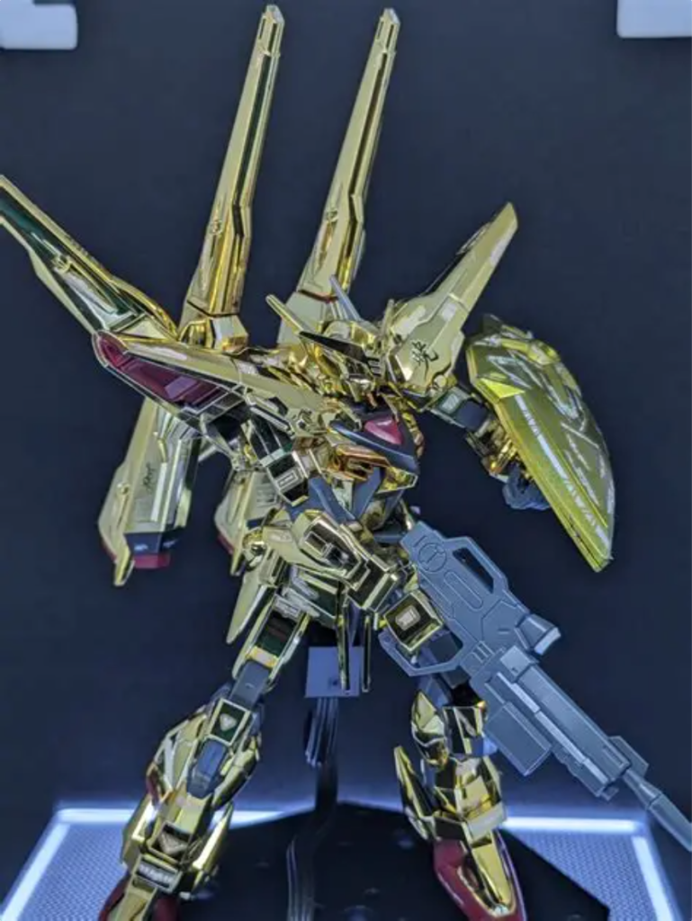 数だけいたってねドラグーンの付け根?をモデラーマーカーのレッドでエフェクト部分はスマホのカメラのライトのあて方や角度、撮影ブースのタワミ等を活かして塗装した風に…