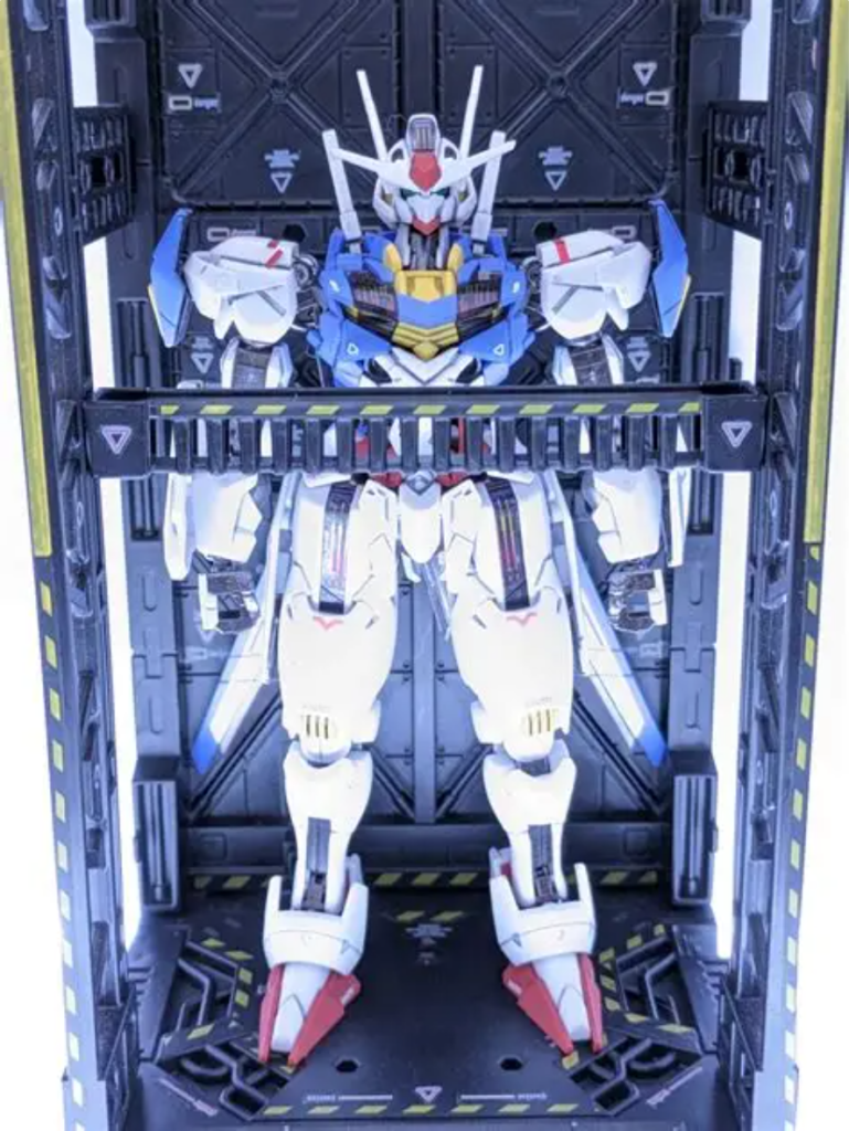 組む前にグレー部分以外は、部分塗装後、墨入れ、デカール貼り、トップコートのつや消しを2度塗り