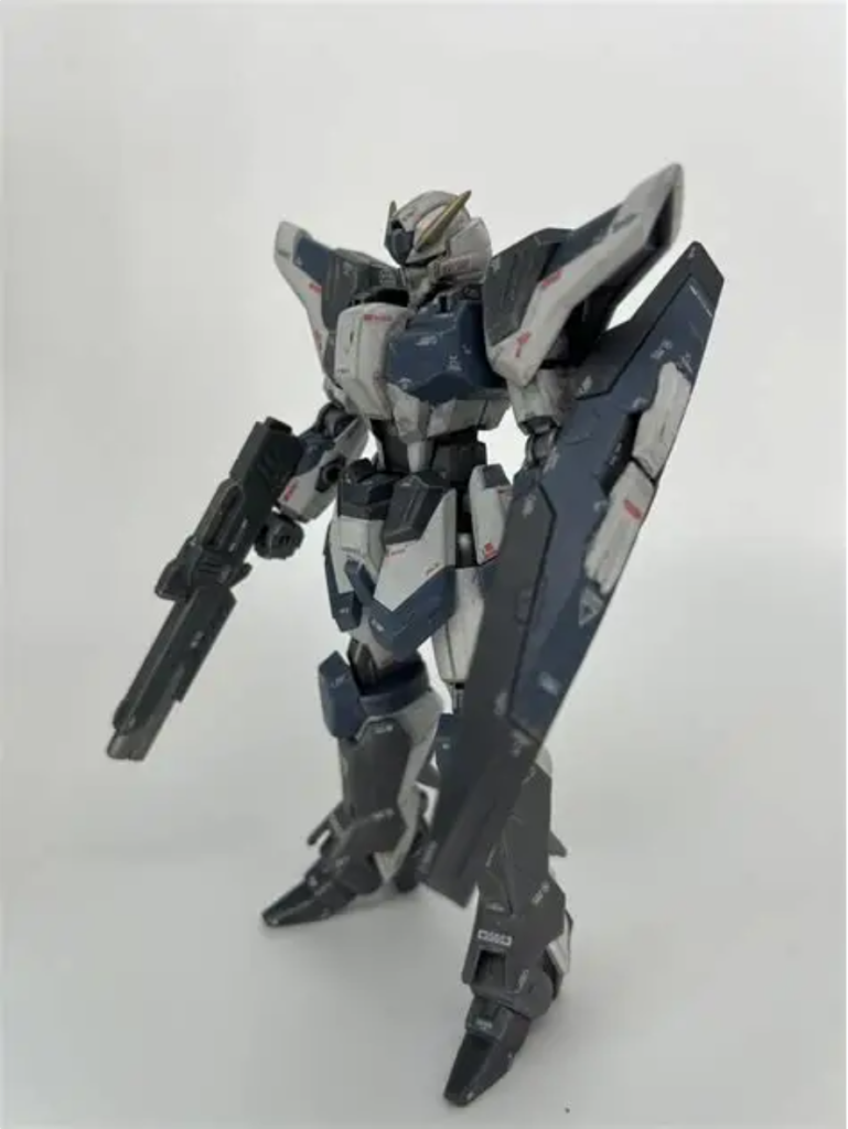 左側からカラーは白 ガイアノーツニュートラルグレーⅠ青 ガイアノーツ エヴァダークブルーグレー1 ガイアノーツエヴァダークグレーグレー2 ガイアノーツメカサフスーパーヘヴィ関節等 ガイアノーツ フレームメタリック2アンテナ タミヤ メタルゴールド