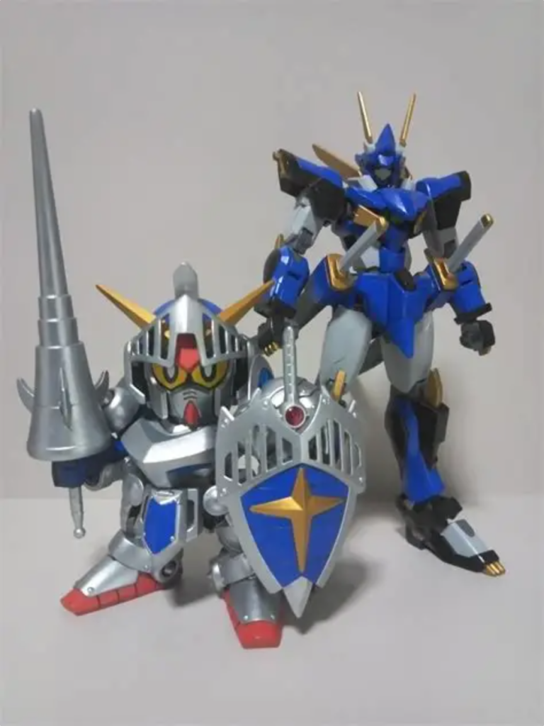 以前作ったマイガンプラと一緒に。騎士ガンダムと言えば「ガンダムブレイカー3」のロボ太の印象も強いですね。自分の愛機と共に戦ってくれる頼もしい騎士。「ガンブレ4」での活躍も楽しみです。