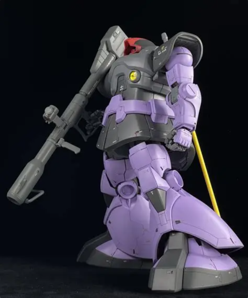 モノアイは キットよりも小さめをチョイス。モノアイカバーは、撮影の為 はずしてます。