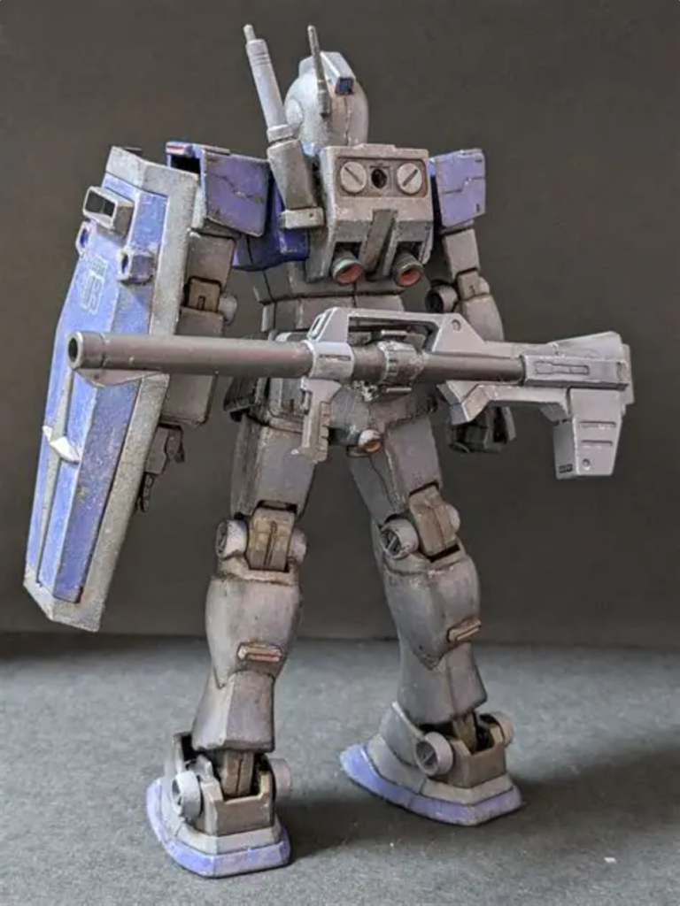 【背面】ビームサーベルのラックは引っこ抜けるように換装。バズーカのラックも付けました。