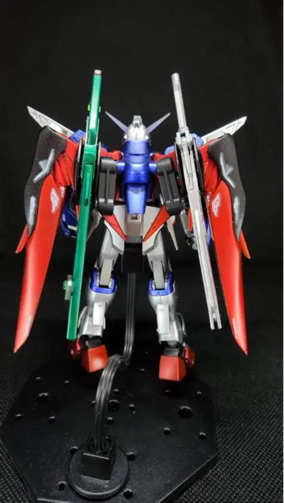 バックショット。ガンダムマーカーのロイヤルメタレッドが良い発色をしています。