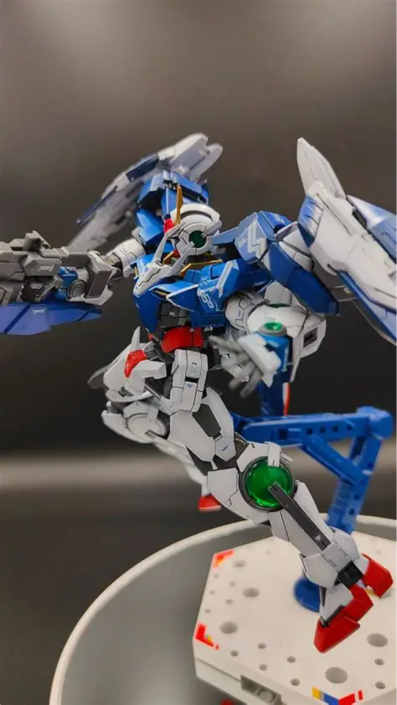 足のクリアグリーン部分のデカールは先に貼らないと白い部分が剥がれてこの様に残念な感じに