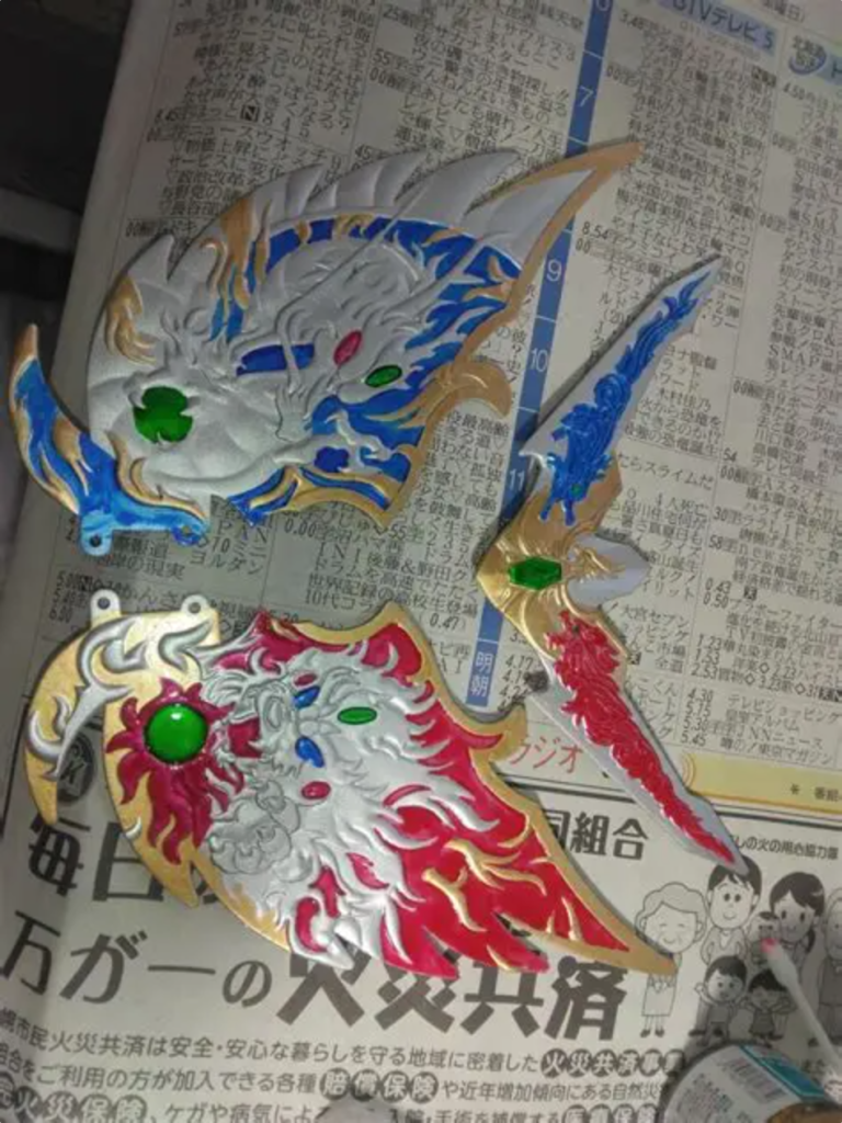 ラッカー塗料シルバーの上から水性塗料で筆塗りしました