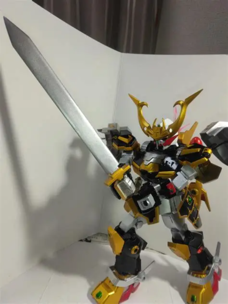 自作の大剣を両手持ち出来ます