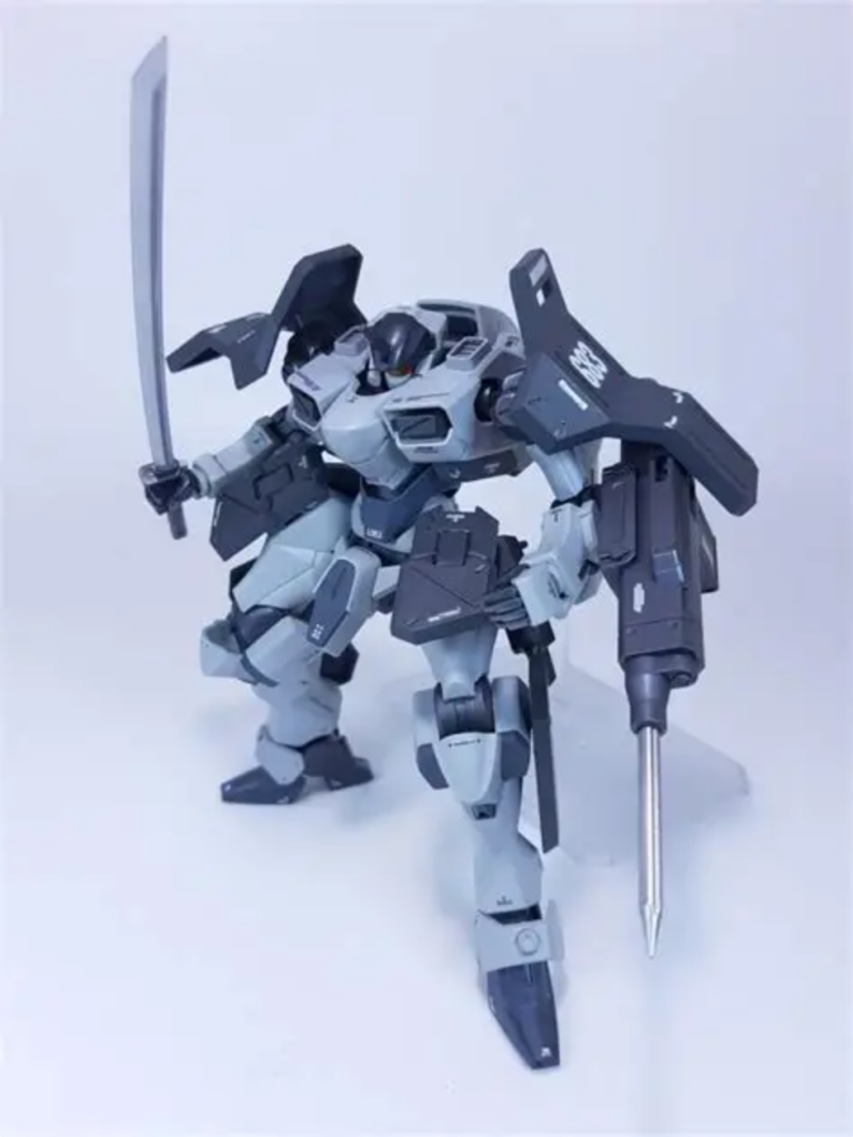 アーマーが侍っぽいので実体剣も似合います。