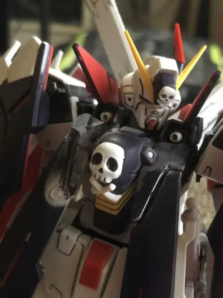 一通りスミ入れ完了後。この時右手の手首が捩じ切れました。想像通り接着剤の出番です。