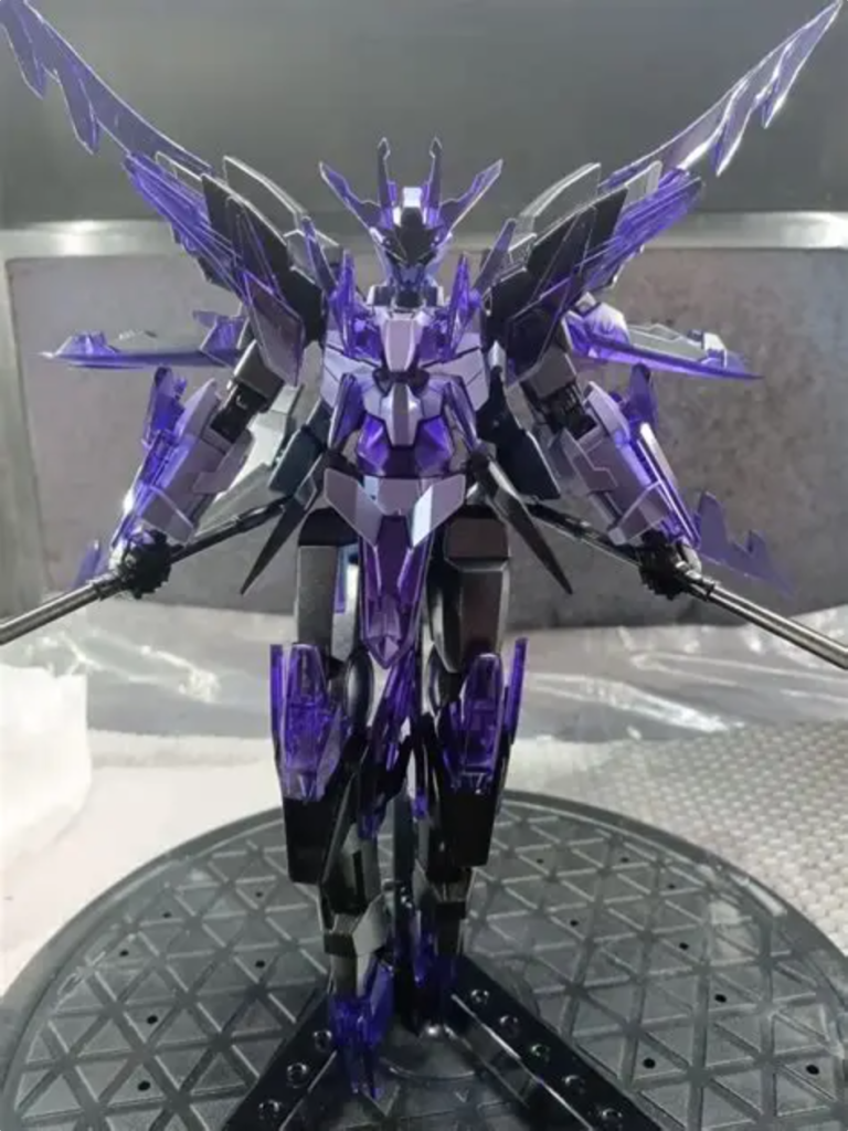 ガイアノーツの蛍光クリアーを使用してファントムっぽくしました撮影のためどうしてもランスを立てたかったのでマスキングを使用しましたお見苦しくてすいません（汗 ）