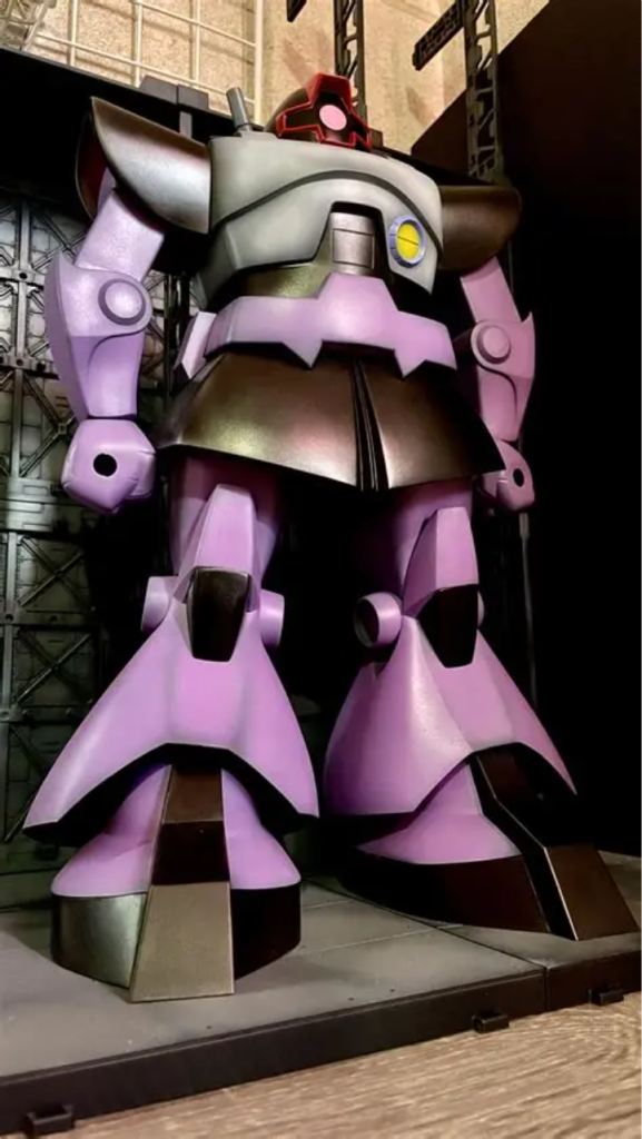 格納庫のジオラマに入りきらない…