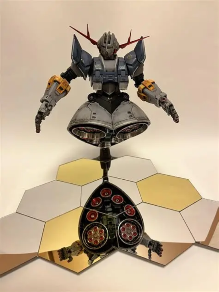 バーニア部分をガンダムマーカーで。ガンダムマーカーのメッキ調めちゃくちゃいいです。筆塗りしてますが、簡単にメッキを表現出来てすごくいいです。難点は、完璧に乾燥するまでなかなかの時間を要します。